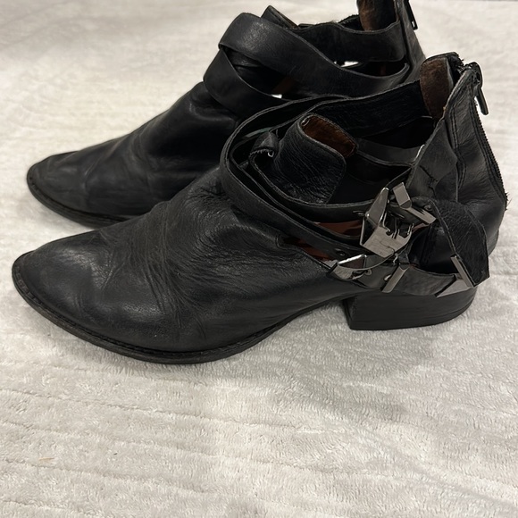 Everly open cut boots - Picture 2 of 4